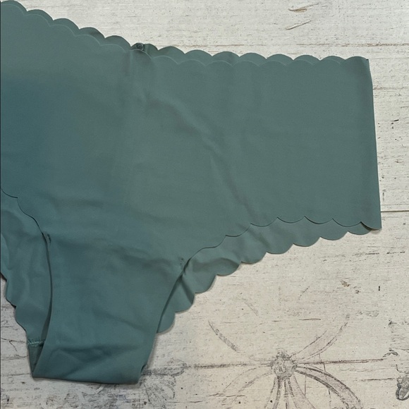 Victoria's Secret Sage Green Scallop Trim Cheeky Panties Size Medium - Picture 3 of 7